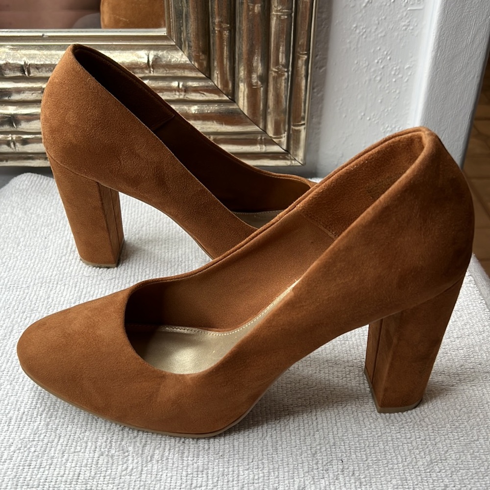 PAYLESS SUEDE TAN HEELS